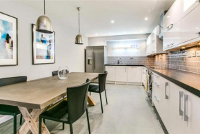 13A rostrevor mews sw6 8BZ